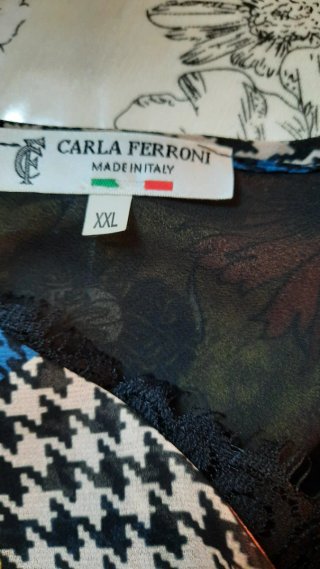 Blusa Carla Ferroni fantasia floreale