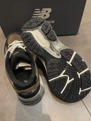 Scarpe New Balance 2002R Brown Black
