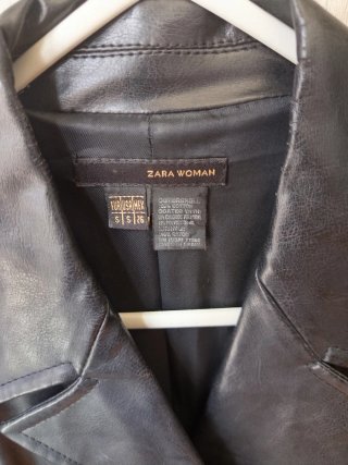 Abrigo de cuero Zara Woman negro