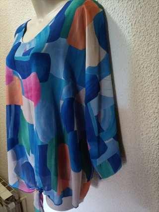 Blusa estampada multicolor talla única
