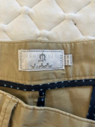 Bermuda beige marca “El caballo”