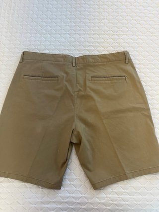 Bermuda beige marca “El caballo”