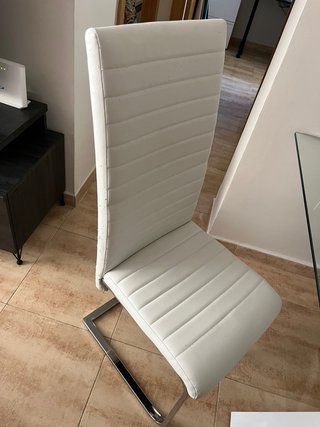 Juego de 4 sillas blancas