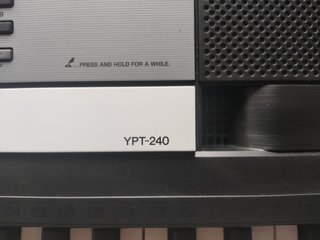 Teclado Yamaha YPT-240 con base, atril y funda