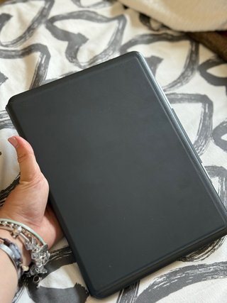 iPad 8ª Gen + Apple Pencil + Teclado Logitech