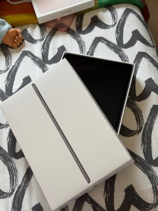 iPad 8ª Gen + Apple Pencil + Teclado Logitech