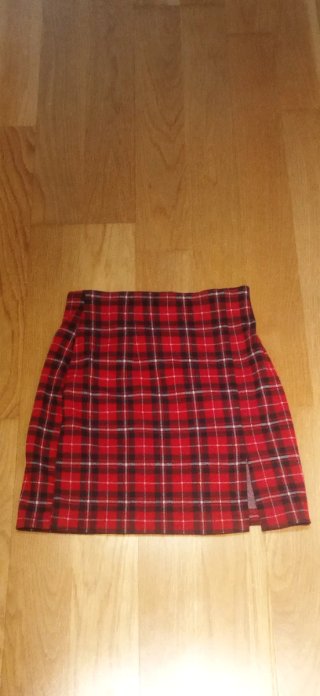 Minifalda de cuadros roja y negra
