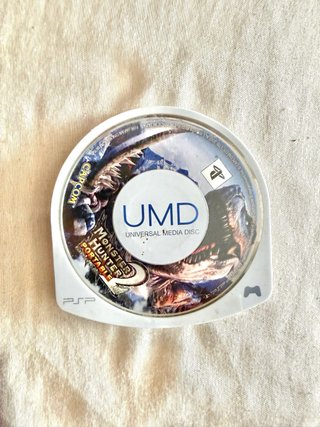 Lote 5 UMD PSP: FIFA, God of War, MH