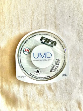 Lote 5 UMD PSP: FIFA, God of War, MH