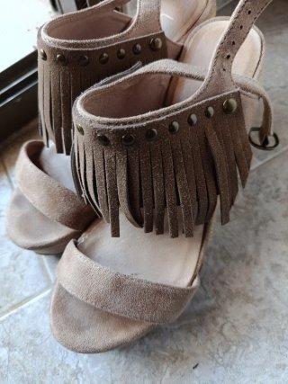 Sandalias tacón beige talla 37