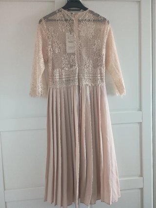 Vestido Zara encaje y plisado beige