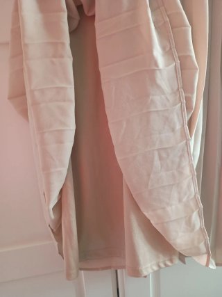 Vestido Zara encaje y plisado beige