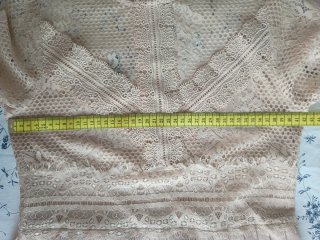 Vestido Zara encaje y plisado beige