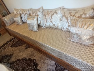 Sofá Marroquí Dorado Tela y Madera