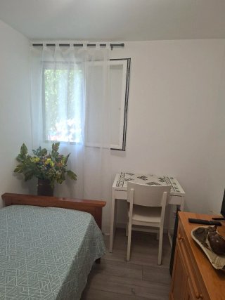 Se alquila habitacion preciosa en un piso - Imagen 10