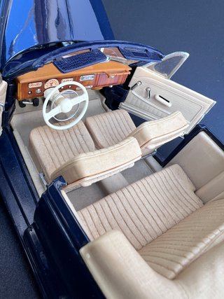 BMW 502 (1955) Maisto 1/18