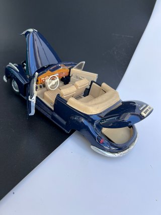 BMW 502 (1955) Maisto 1/18