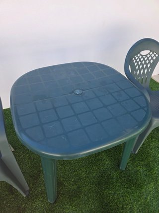 Mesa y sillas