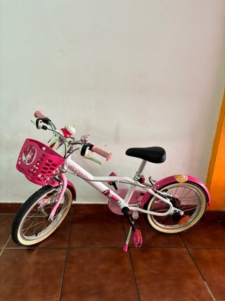 Bicicleta infantil rosa y blanca