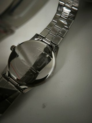 Reloj Guess Esfera Azul y Correa Plateada