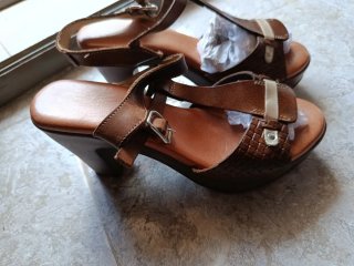 Sandalias tacón marrón Talla 37