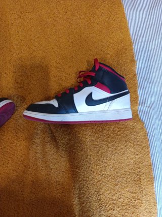 Jordan 1 Rojo y Blanco