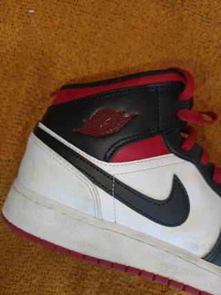 Jordan 1 Rojo y Blanco