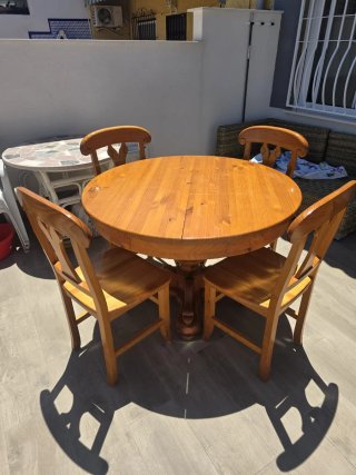 uego Mesa Redonda Extensible + 4 Sillas Madera