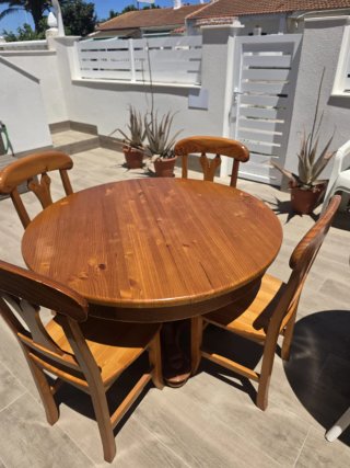 uego Mesa Redonda Extensible + 4 Sillas Madera
