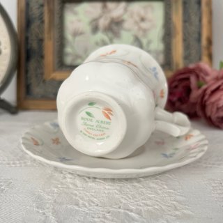 Taza y plato Royal Albert Candy Cottage.