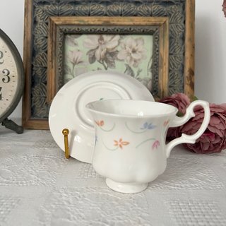 Taza y plato Royal Albert Candy Cottage.