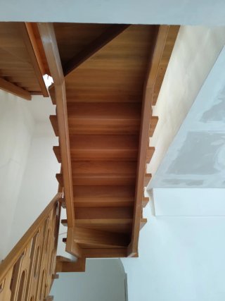 Scala interna in legno