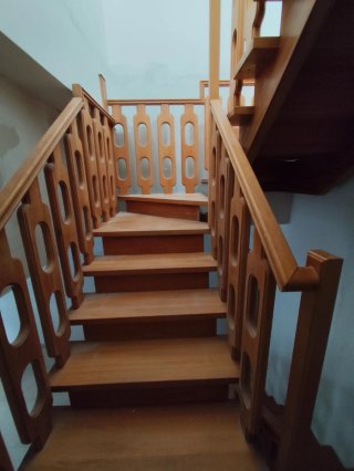 Scala interna in legno
