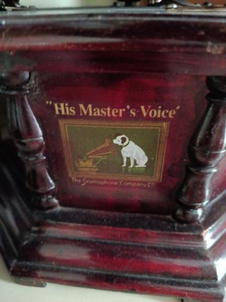 Gramófono antiguo His masters voice