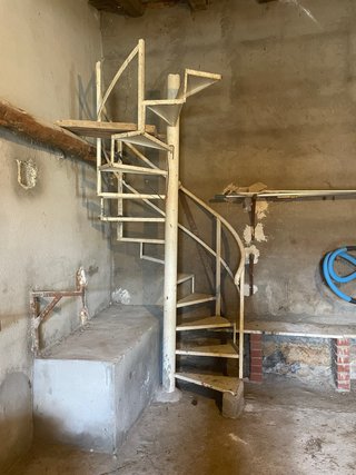 Escalera de caracol metálica