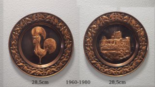 2 Platos Decorativos Metal Gallo y Castillo
