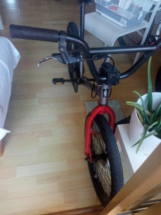Bicicleta BMX negra