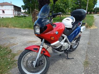 BMW F650ST roja y azul