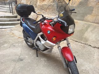 BMW F650ST roja y azul