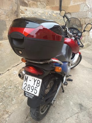 BMW F650ST roja y azul