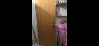 Puerta roble con manilla y pestillo