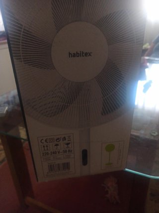 Ventilador de pie blanco