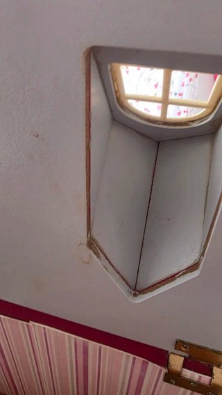 Casa de muñecas de madera.