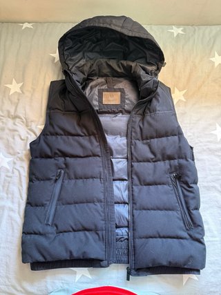 Chaleco Massimo Dutti negro con capucha