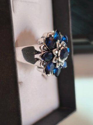 Anillo flor azul y plateado