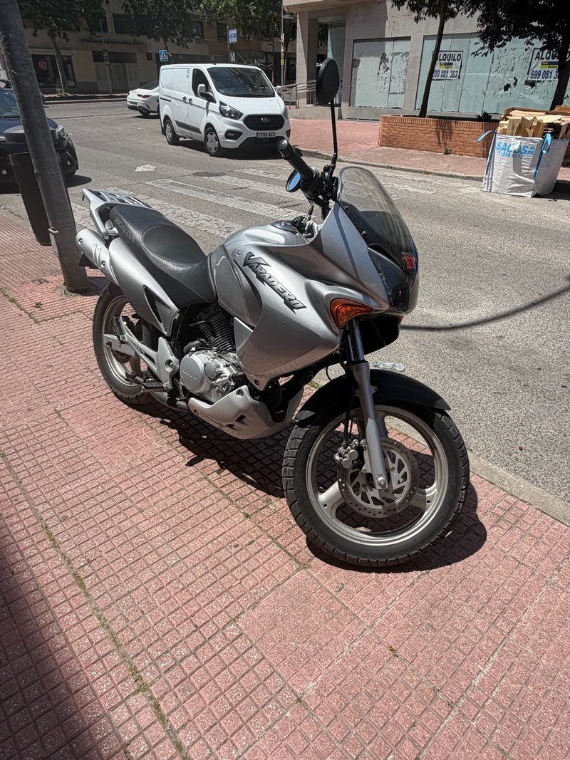 Honda Varadero 125cc Plata