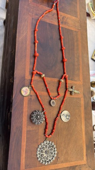 Collar de coral regional