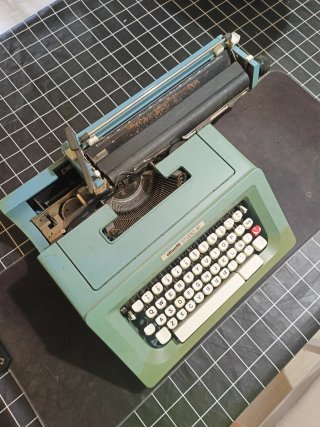 Máquina de escribir Olivetti Studio 46