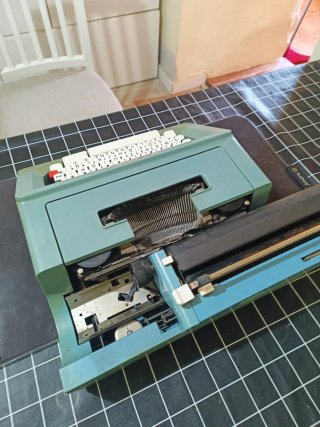Máquina de escribir Olivetti Studio 46