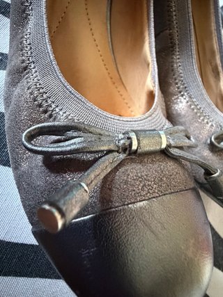 Bailarinas Geox plateadas con lazo